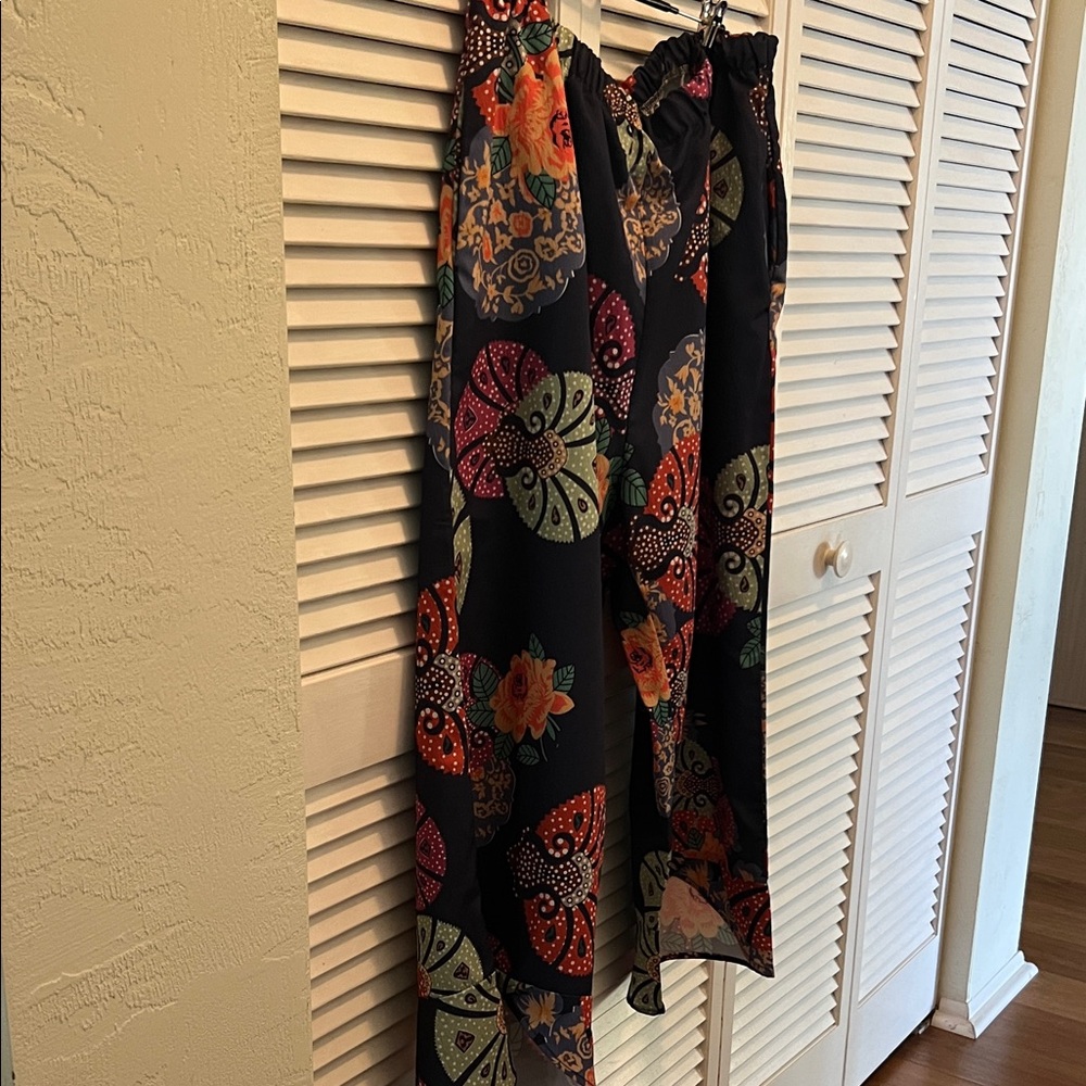 #1032+ Colorful Floral Patterned Pants - Picture 3 of 11